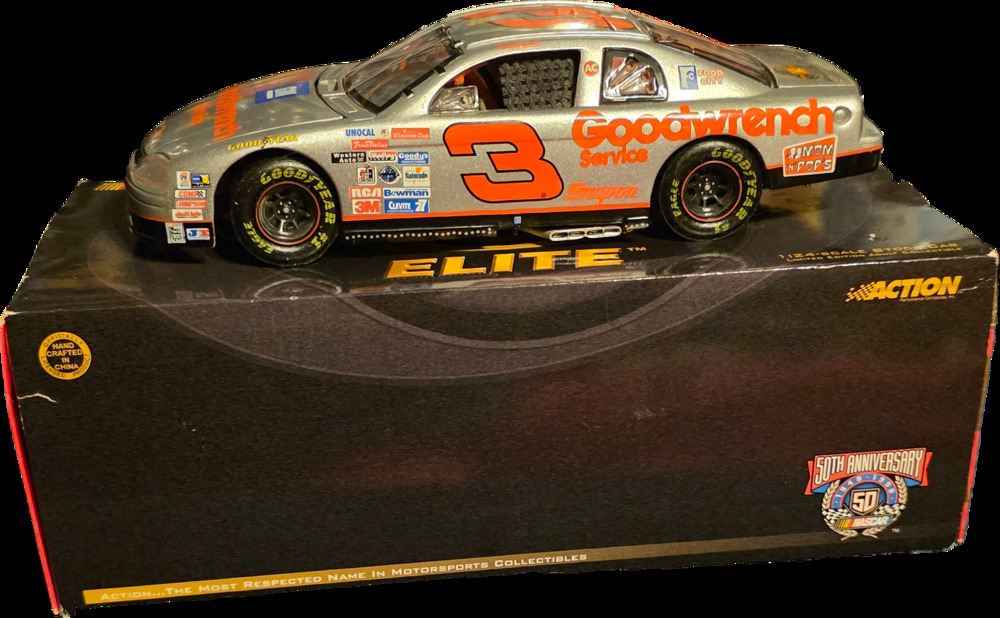 Dale Earnhardt #3 GM Goodwrench Silver Select 1995 Monte Carlo Elite 1:24 Nascar